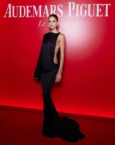 [2025.06.22] izabelgoulart_503655820_18513540238029414_8854452501833392009_n.jpg