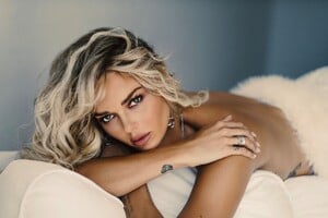 Anouchka - OwnPortfolio - g_40_SxSJEsCQ8orn.jpg