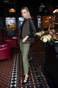 Anouchka - OwnPortfolio - g_40_r8W5p53nTbjM.jpg