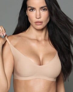 Anything but basic. Your new go-to piece for a sophisticated, seamless fit that does it all. __She's wearing- _Laila Microfiber Bra, _Brazilian Panties in Seamless Ultra Light Microfiber._#intimissimi (1).jpg