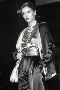 Chloe 1979 Women RTW 9.jpg