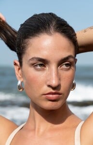 ClaudiaTprrego_book5th032-resized.jpg