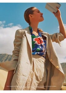 Elle Italia - 19-06- 2025_7.jpg