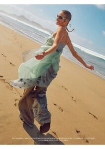 Elle Italia - 19-06- 2025_8.jpg