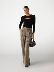 FValenti - Guess_Cut-out stretch top Women-5b - W5GP44KCTC2-JBLK-ALT1.jpg