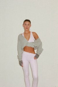 HayleyM - BoutineLA_Fairy Pink V-cut Crop Top-4_6c3eadf3-ab65-4177-aaa6-ca6d95590245.jpg