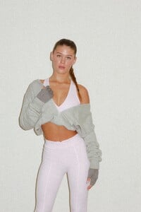 HayleyM - BoutineLA_Fairy Pink V-cut Crop Top-4_747716ac-e6d9-437b-9e91-ed63d30c81a4.jpg