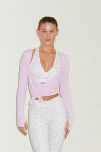 HayleyM - BoutineLA_Floral V-cut Crop Top-3_7e01b3ec-83d1-4237-827f-43446f3f07f2.jpg