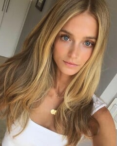 Kate Bock - Instagram [2018.08.29].jpg