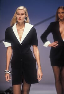 Krizia 1991 Women RTW 26.jpg