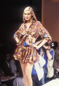 Krizia 1991 Women RTW 3.jpg