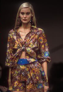 Krizia 1991 Women RTW 4.jpg