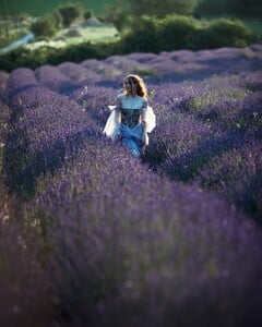 ✨ Taking advantage of flower fields during peak season is a great way to spark creativity and elevate your portfolio. Using natural elements as part of your storytelling allows you to explore ideas freely — i (11).jpg