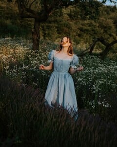 ✨ Taking advantage of flower fields during peak season is a great way to spark creativity and elevate your portfolio. Using natural elements as part of your storytelling allows you to explore ideas freely — i (12).jpg