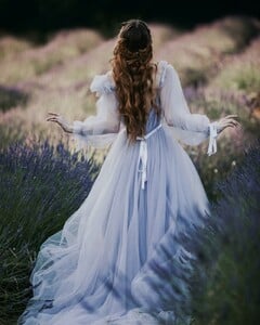 ✨ Taking advantage of flower fields during peak season is a great way to spark creativity and elevate your portfolio. Using natural elements as part of your storytelling allows you to explore ideas freely — i (15).jpg