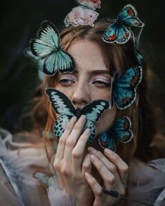 ✨ Taking advantage of flower fields during peak season is a great way to spark creativity and elevate your portfolio. Using natural elements as part of your storytelling allows you to explore ideas freely — i (16).jpg