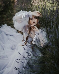 ✨ Taking advantage of flower fields during peak season is a great way to spark creativity and elevate your portfolio. Using natural elements as part of your storytelling allows you to explore ideas freely — it (4).jpg
