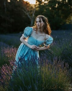 ✨ Taking advantage of flower fields during peak season is a great way to spark creativity and elevate your portfolio. Using natural elements as part of your storytelling allows you to explore ideas freely — it (5).jpg