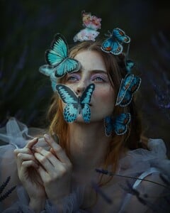 ✨ Taking advantage of flower fields during peak season is a great way to spark creativity and elevate your portfolio. Using natural elements as part of your storytelling allows you to explore ideas freely — it (7).jpg