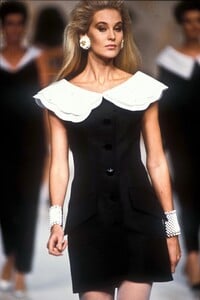 Valentino 1991 Women RTW 109.jpg