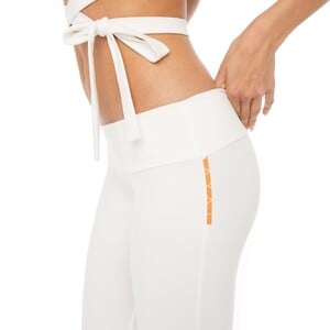 are-you-am-i-active-capri-white_4_2000x2000.jpg