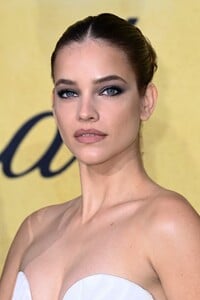 barbara-palvin-vivienne-westwood-gown-amfar-cannes-2025-1.jpg
