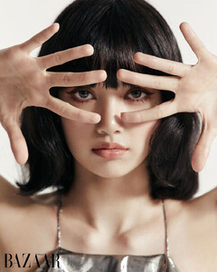 blackpink-211007-lisa-harpers-bazaar-thailand-1.jpg