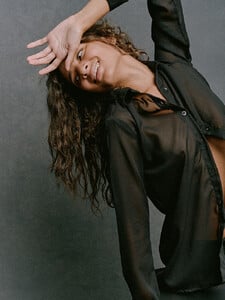 gallery_model_AENuek0T13_Y.jpg