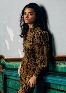 gallery_model_EtyIdinA84aV.jpg