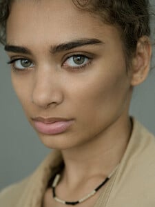 gallery_model_IpgkmatM4sey.jpg