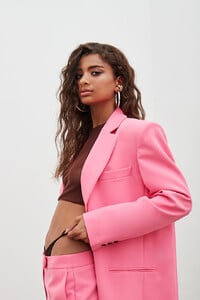 gallery_model_NiYOMwxETbaj.jpg