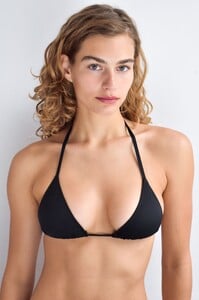 gallery_model_SnhEv8RXkBHz.jpg