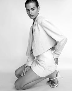 gallery_model_jkI_aowmFsUg.jpg