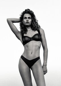 gallery_model_ynELUuqI7fBw.jpg