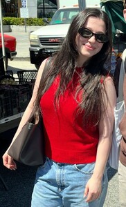 mikey-madison-spotted-in-brentwood-04.20.2025-1.jpg