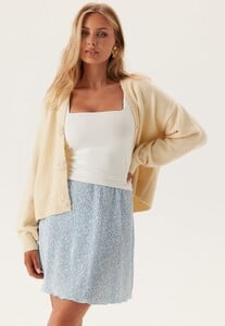 pieces-pcflora-hw-short-skirt-cashmere-blue-aopsmall-flower.jpg
