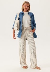 selected-femme-slfviva-gulia-hw-striped-sun-p-sandshell-stripespin-stripe_3.jpg