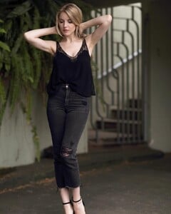 susannah_banana_37165092_280880889129170_6196527387283292160_n.jpg