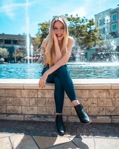susannah_banana_60638182_386340631975230_5837915621612767119_n.jpg
