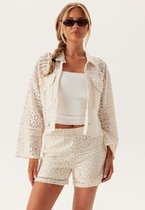 vila-vimerinda-crochet-hw-shorts-birch_2.jpg