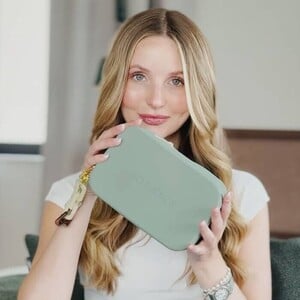 waschies-beauty-bag-sage-mood-anna-700x700.jpg