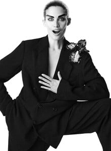 2025-05-28_V_MAGAZINE_08_077.jpg