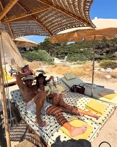 [2025.07.10] alessandraambrosio_517350434_18516906457000670_3757629192432952365_n.jpg