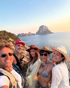[2025.07.10] alessandraambrosio_517591405_18516906547000670_2325335397046643606_n.jpg