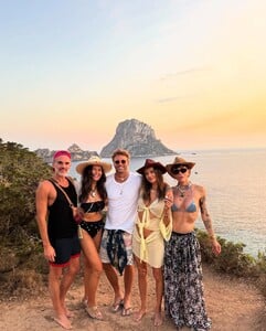[2025.07.10] alessandraambrosio_517856102_18516906601000670_1991959153919062531_n.jpg