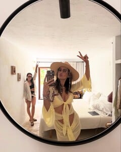 [2025.07.10] alessandraambrosio_518165376_18516906394000670_8866798522672083673_n.jpg