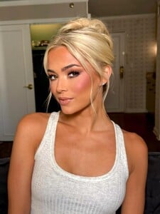 [2025.07.15] laurenmahermakeup__518969609_18514708777024711_110714182172995996_n.jpg