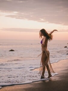 [2025.07.24] victoriajustice_521573444_18609056728006824_2686599901503390103_n.jpg