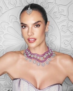 [2025.07.28] manishmalhotrajewellery_524318817_18306544237300433_2721000972664401876_n.jpg
