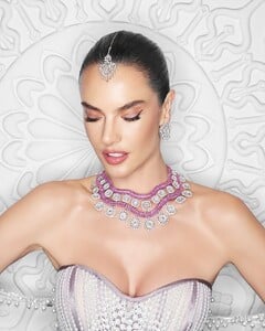 [2025.07.28] manishmalhotrajewellery_524602062_18306544210300433_6435069819237763939_n.jpg